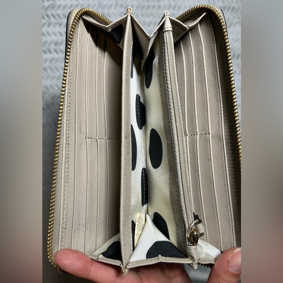 Kate Spade Leila Large Continental Wallet
Leather Light Beige - Picture 6 of 9